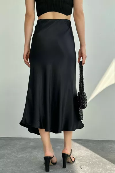 Elastische zwarte satijnen rok voor dames