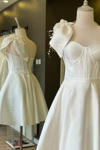 Mini robe de soirée et robe de soirée en satin blanc