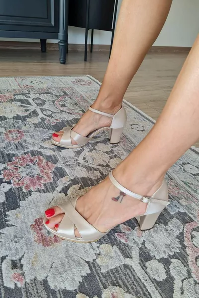   Женские вечерние платья на толстом каблуке на каблуке