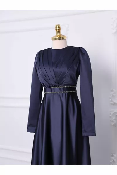 فساتين سهرة من الساتان بالخرز مع مقدمة ملفوفة وخصر مطرز