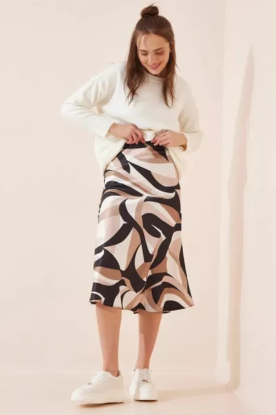 المرأة البيج منقوشة الساتان سطح مطاط تنورة متوسطة الطول 