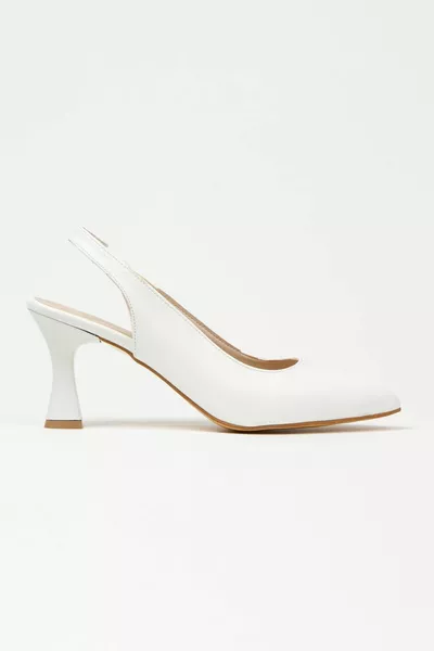 Kadın Beyaz Cilt Sade Topuk Kısmı Açık Ince Klasik Topuklu Abiye Ayakkabı