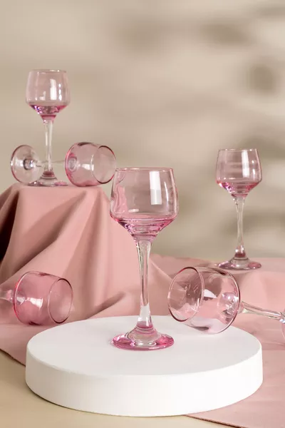 طقم أكواب ماء جانبية للقهوة قائم على ستة أشخاص باللون الوردي - تصميم أنيق وراقي