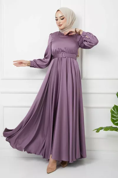 Wijd uitlopende avondjurk met riemaccessoires Lila 