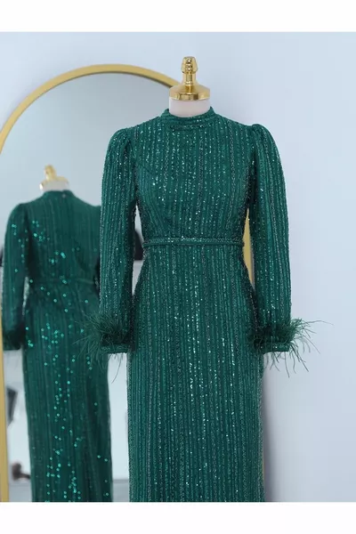 Robe de soirée en tulle brodé de paillettes à plumes