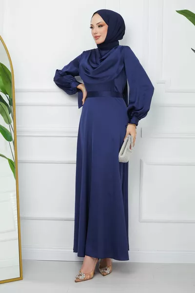 Тъмно синя яка подробни сатен вечерна рокля с ръкав връзки