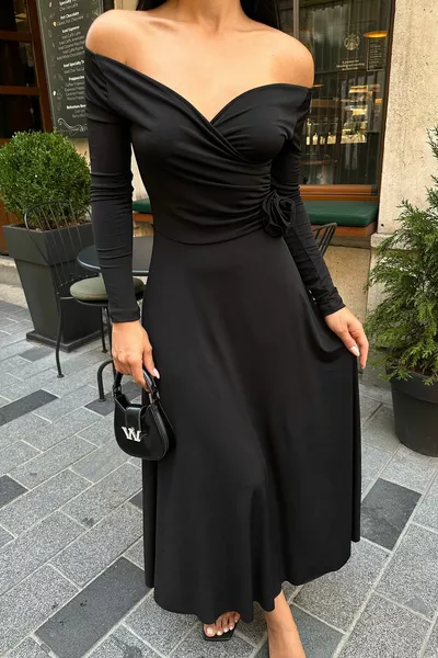 Siyah Gül Detay Uzun Kol Uzun Elbise 