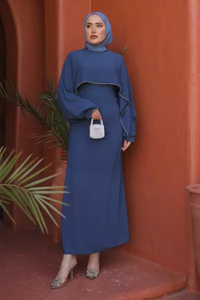 Abito da sera in pietra dettagliata con maniche indaco