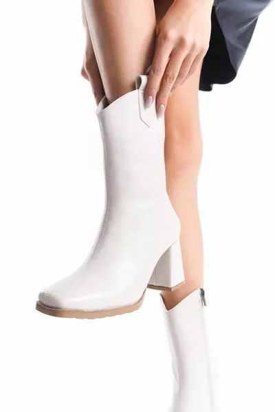 البيج الجلد رعاة البقر نمط حادة اصبع القدم سميكة أحذية المرأة ذات الكعب نصف الأحذية