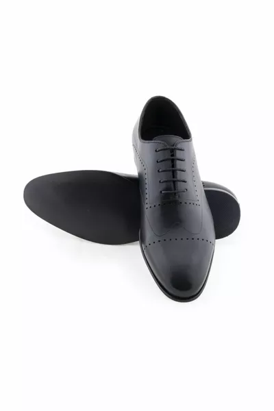 أحذية جلدية