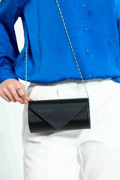 Ankle Wrap Abendschuhe und Clutch Portfolio Taschenset aus schwarzem Satin mit Schleife und Clutch Portfolio