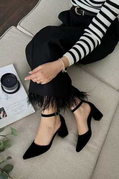 Scarpe Ruth casual in pelle scamosciata nera da donna con tacchi corti e grossi