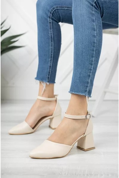 كعب كلاسيكي للبشرة النسائية 