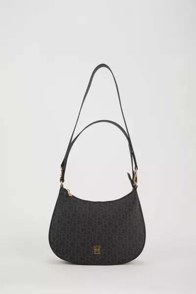 Черна дамска чанта през рамо 