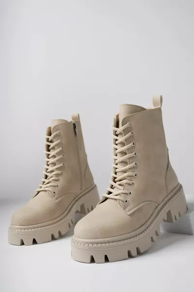 Женские бежевые матовые на шнуровке и молнии