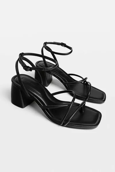 صندل متعدد الأحزمة