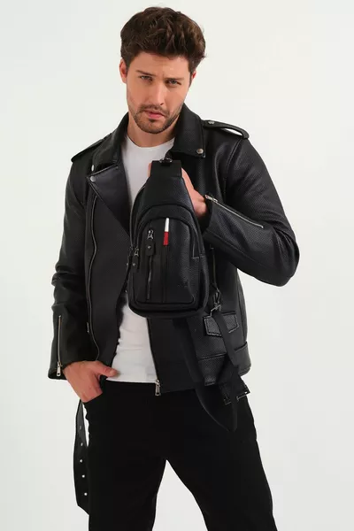 Качественная кожаная сумка через плечо и грудь черная с ремнями