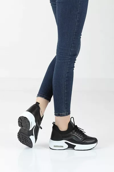 Мягкие туфли на высоком каблуке удобные анатомические черные женские кроссовки