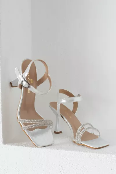 فستان سهرة فضي نسائي (كعب 9 سم)