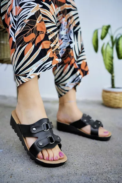 المرأة السوداء مبطن كعب النعال أنيقة عارضة شاطئ البحر المهر النعال