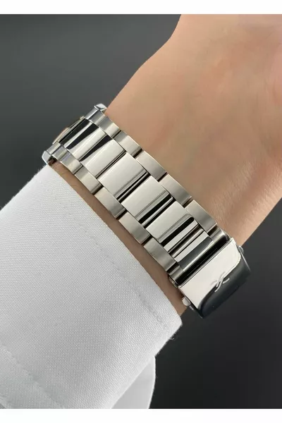 Daneil Klein Quartz Wristwatch Silver Color 3 Atm Water Resistance