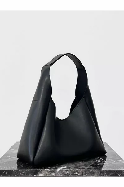 حقيبة يد وكتف نسائية مع إغلاق بزر كبس وقسم داخلي