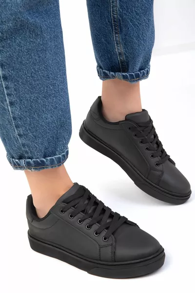 سنيكرز نسائي أسود-أسود 