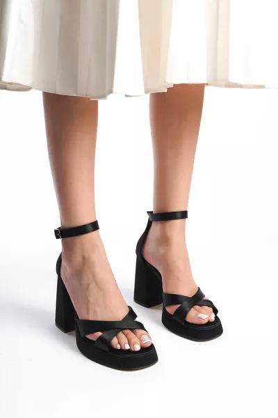 Черни сатенени дамски токчета на кръстосана платформа 