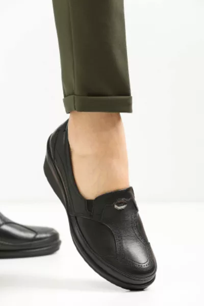 حذاء رياضي أندي اتش هالوكس كومفورت للسيدات اسود