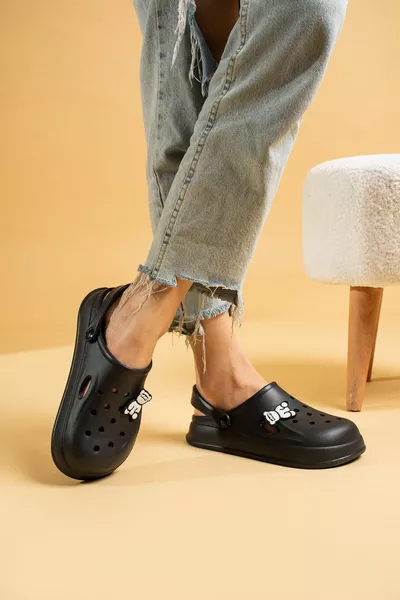 المرأة السوداء إيفا البحر الشاطئ كوك طبيب ممرضة مستشفى كونفورت عارضة الصنادل النعال