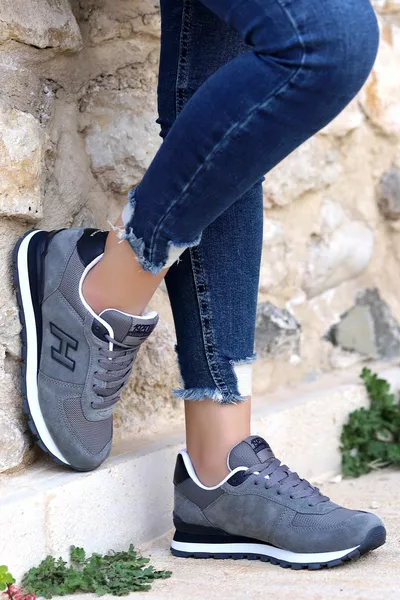 Sneaker aus Nubukleder