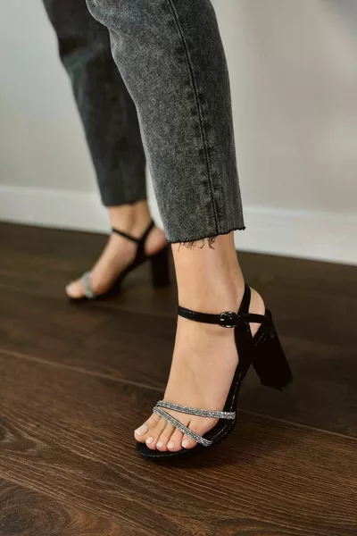 لينا بلاك ستون للسيدات بحزام مزدوج مفصل بكعب مريح