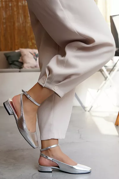 جيزيل سيلفر مستقيم لامع نسائي باليه مسطح