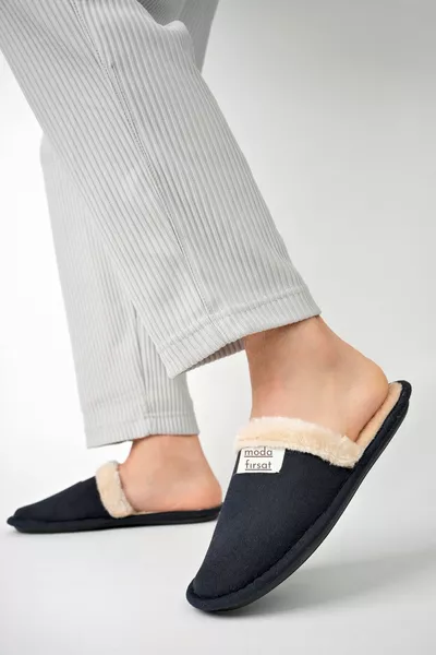 Pantofole casual nere da uomo Pantofole da casa lavabili in peluche Pantofole da sposo per gli ospiti