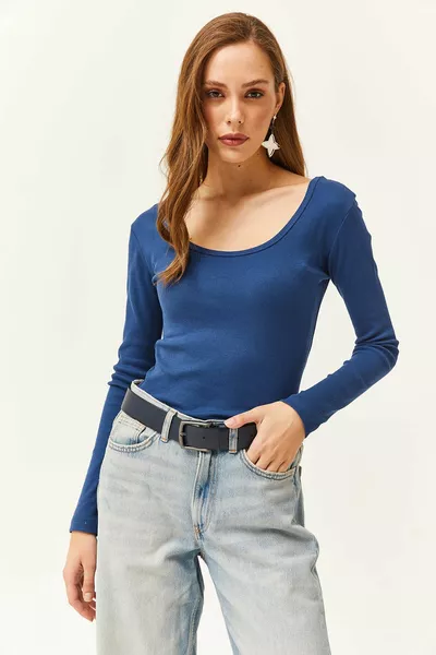 Camicetta canotta da donna con scollo largo indaco