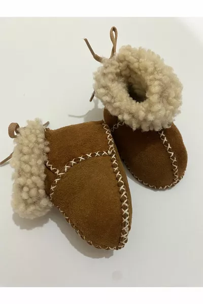 الجوارب الجلدية للأطفال