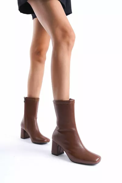 Дамски ботуши с квадратен ток със средна предна кожа