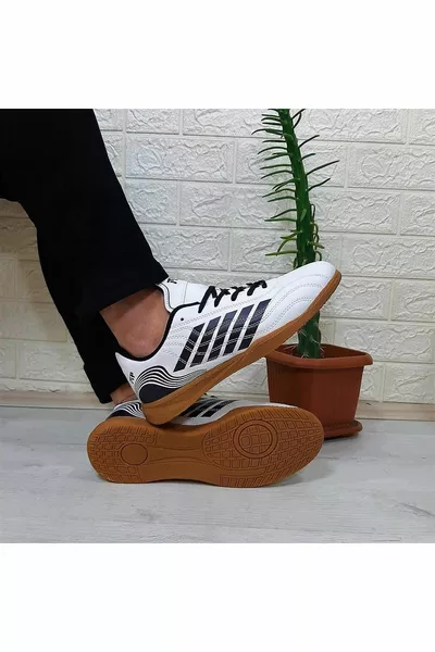 M.P  Бяло - Черни футболни обувки за футзал с неплъзгаща се подметка