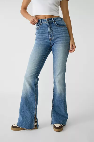 Jeans Slim Fit con gamba spagnola