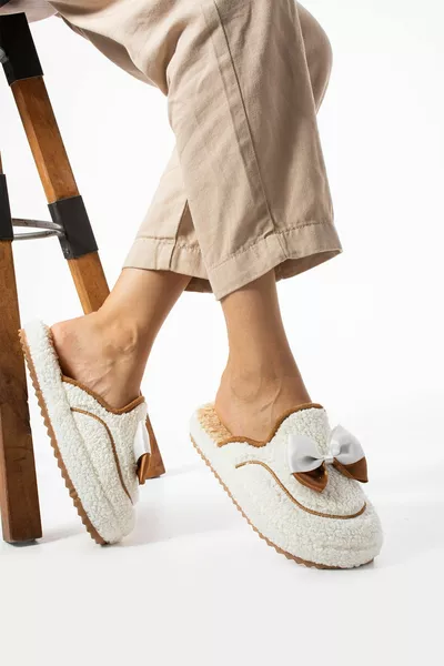 Pantofole da donna invernali con papillon bianche