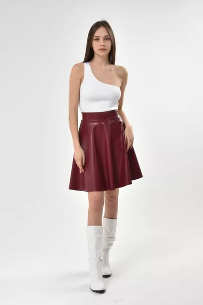 تنورة نسائية بورجوندي واسعة من الجلد الصناعي