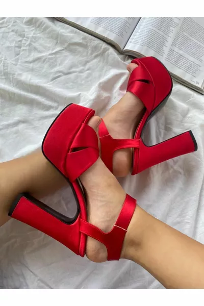 فساتين سهرة حمراء نسائية