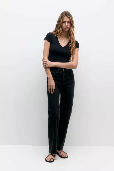 Basic V-neck crop t-shirt