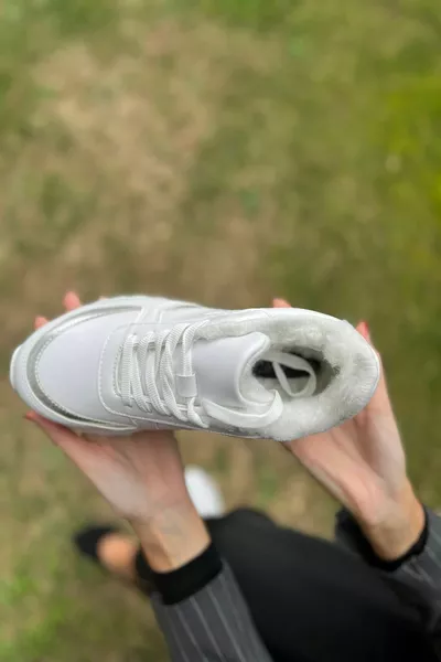 أبيض - أحذية رياضية نسائية مع فرو بالداخل