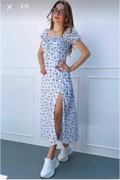 Julidress bleu Blanc à motifs floraux Encolure carrée Longueur midi Robe d’été haut de gamme avec fente