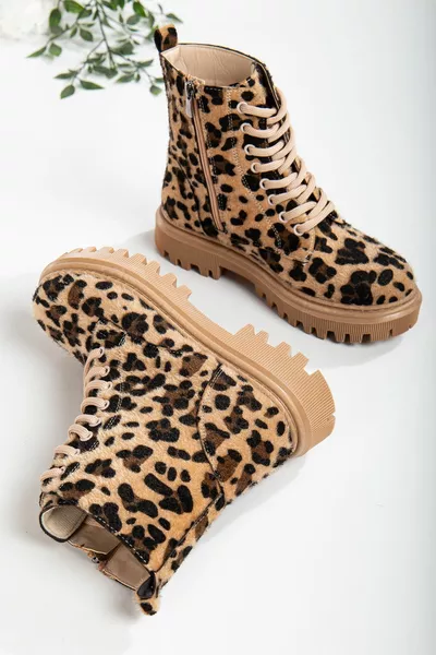 Stivali da donna con stampa leopardata con tacco corto stringato