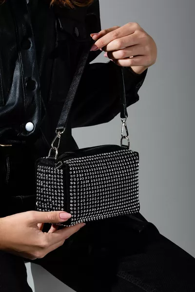 Borsa a tracolla da donna con cinturino lungo in pietra dettagliata con motivo