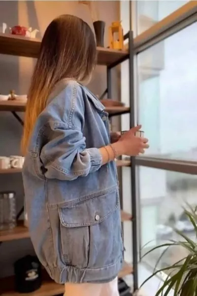 Женская синяя джинсовая куртка оверсайз 