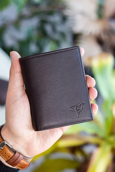 Кафяв мъжки портфейл