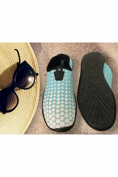 POOL, SEA AND BEACH SHOES WITH WHITE POLKA DOT PATTERN ON BLUE